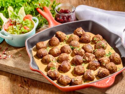 Köttbullar, Hackfleischbällchen aus Rind- und Schweinefleisch,